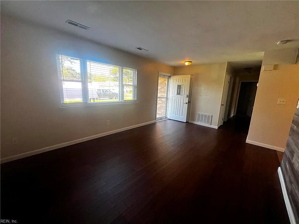 2741 Colonial Dr, Suffolk — photo