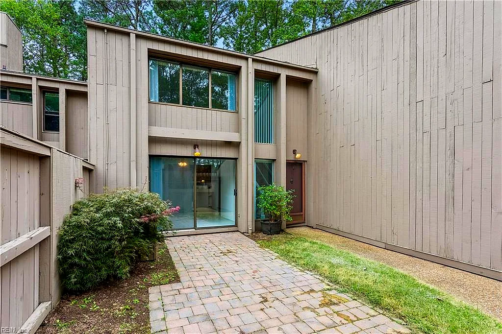 104 Harrops Gln, Williamsburg — photo