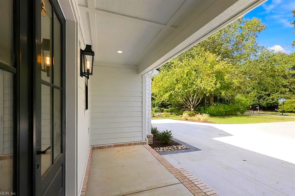 1121 Windsor Rd, Virginia Beach — photo