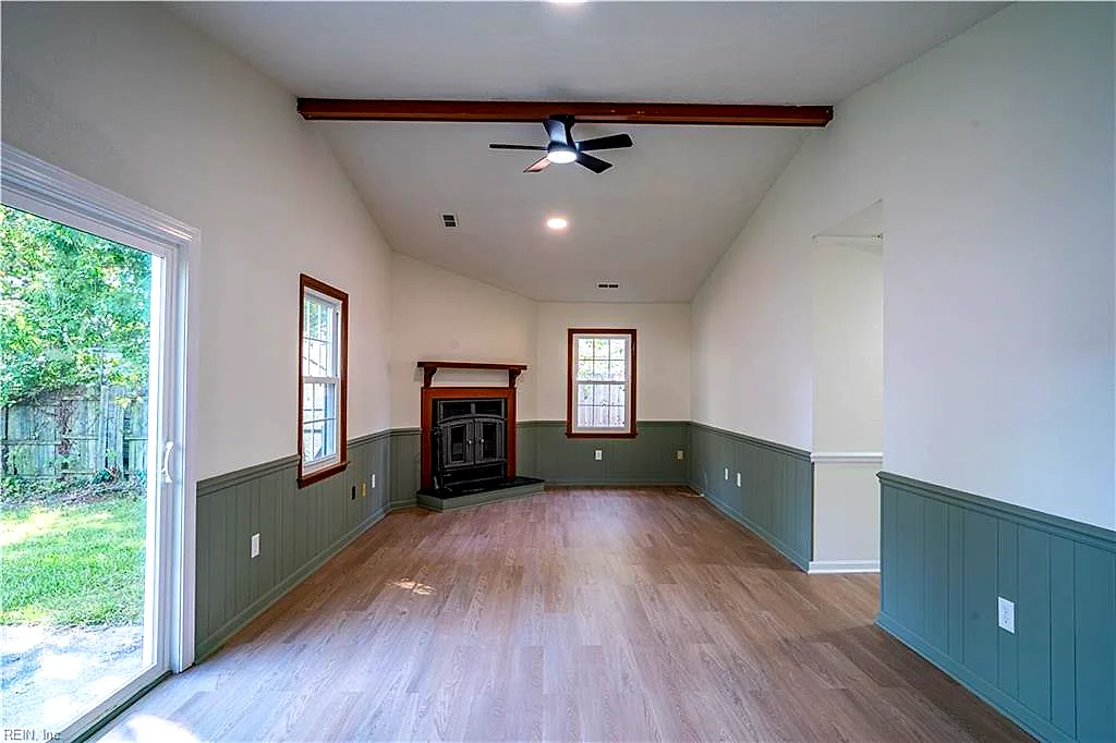 19 Lake Field Xing, Hampton — photo