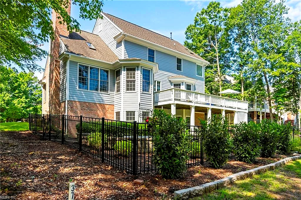 205 Portstewart, Williamsburg — photo