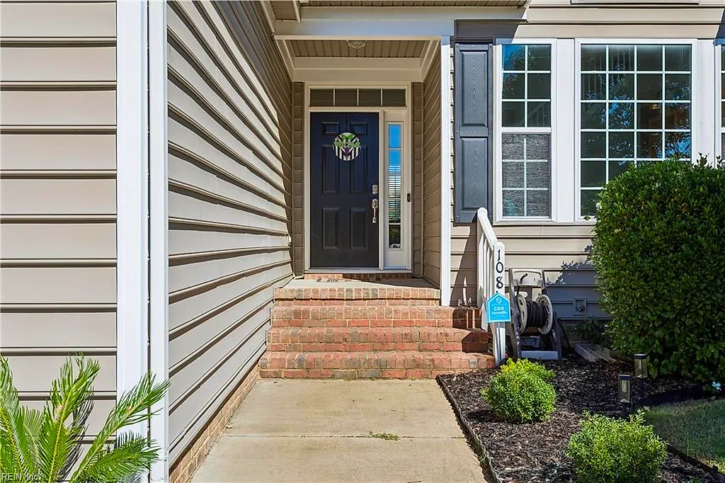 108 Paula Ct, Yorktown — photo