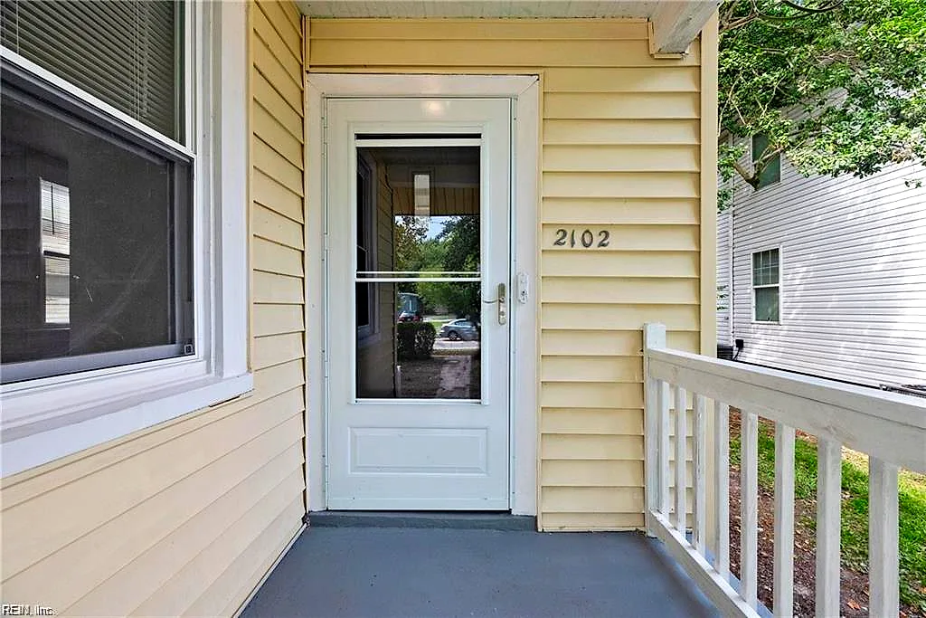 2102 Elm Ave, Portsmouth — photo