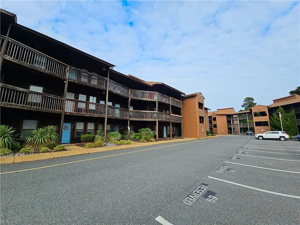 8530 Tidewater Dr Dr ##301, Norfolk — photo