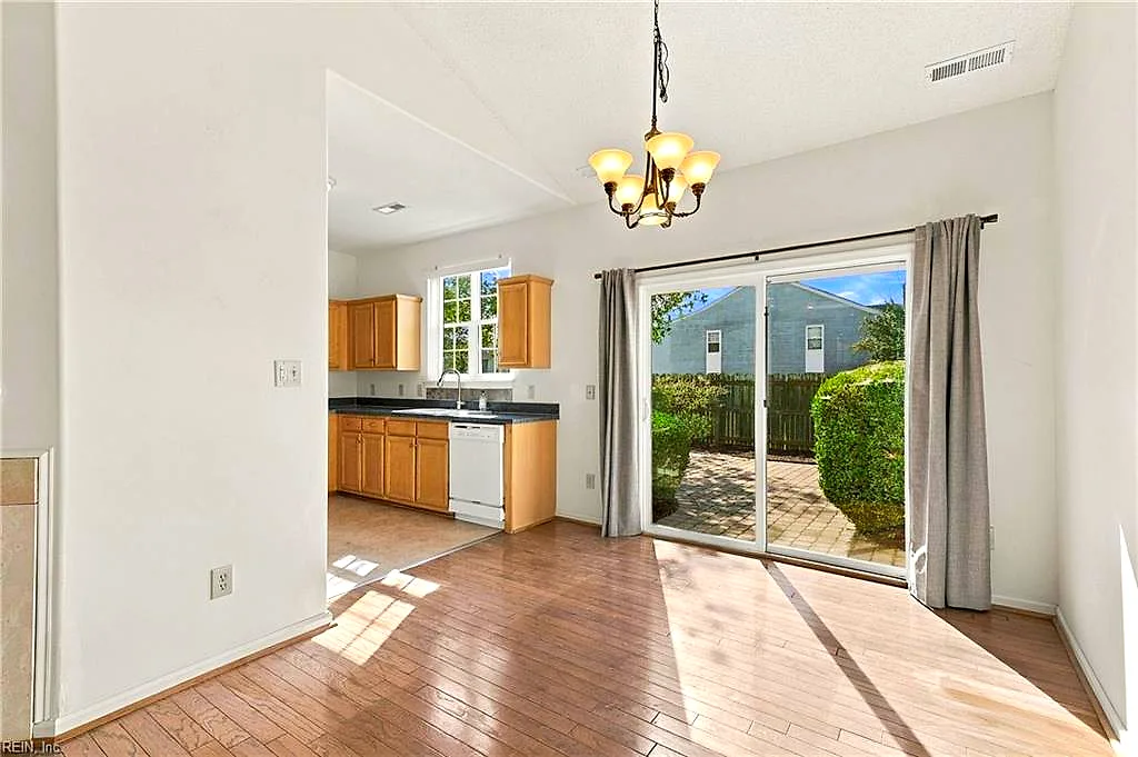 104 Bishops Rch, Smithfield — photo