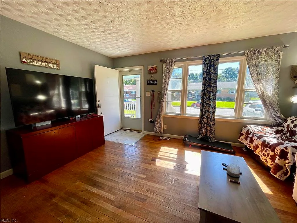 904 Robinson Rd, Portsmouth — photo