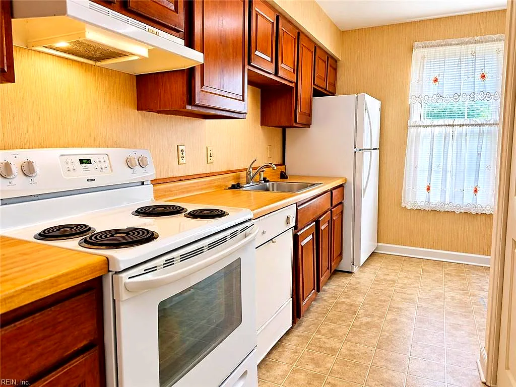 3212 Clover Road East Rd, Chesapeake — photo