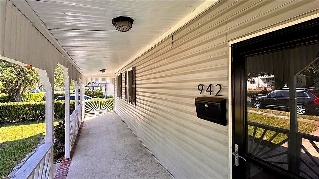 942 Douglas Avenue Ave, Portsmouth — photo