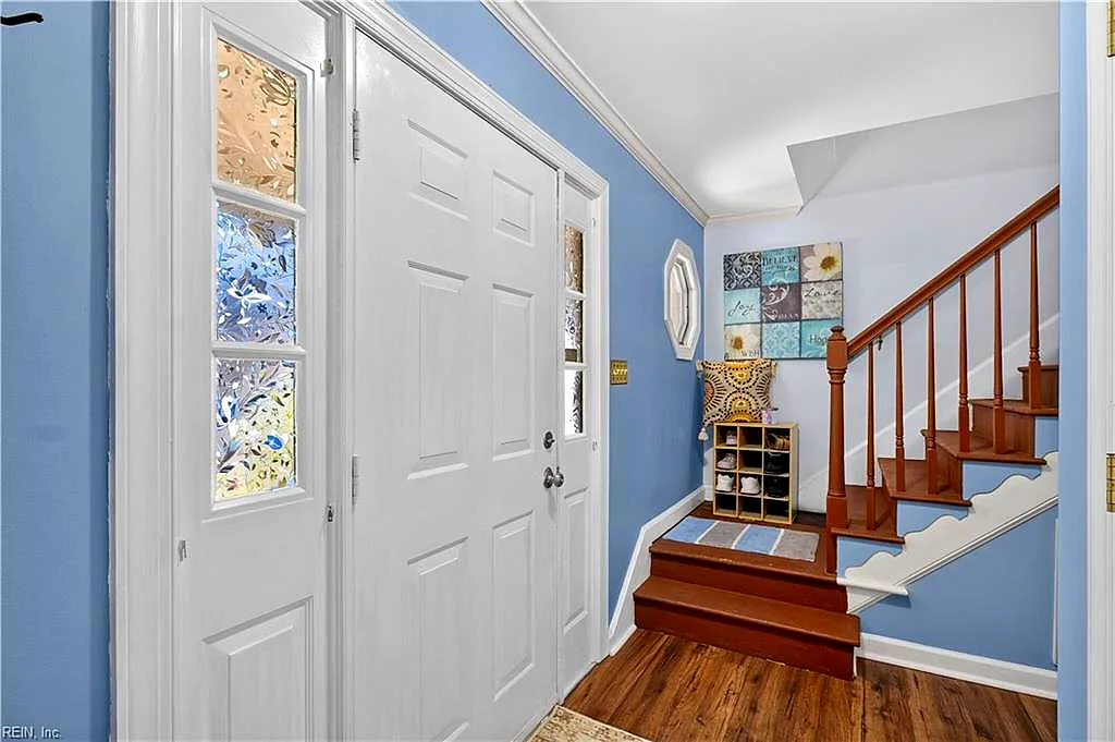 113 Holden Lane, Yorktown — photo