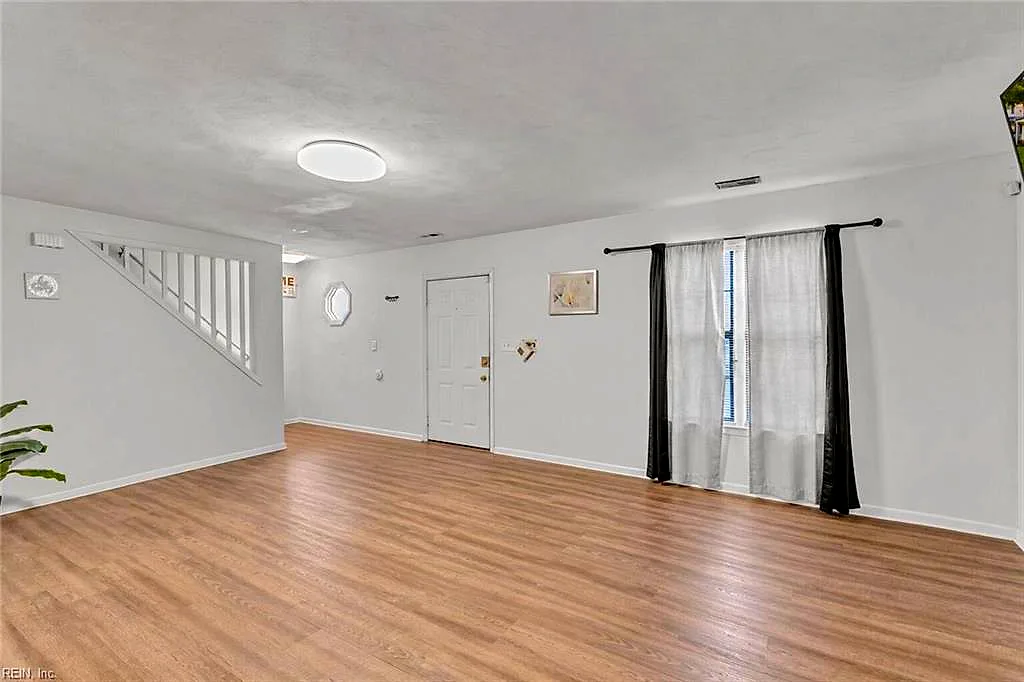 961 Avenue J Ave, Norfolk — photo