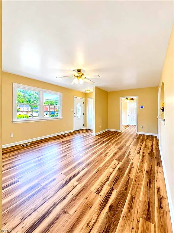 8 Sheralyn Plz, Hampton — photo