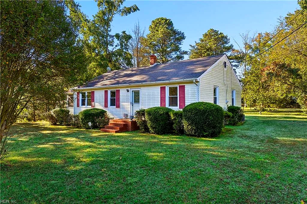 8472 George Washington Memorial Hwy, Gloucester — photo