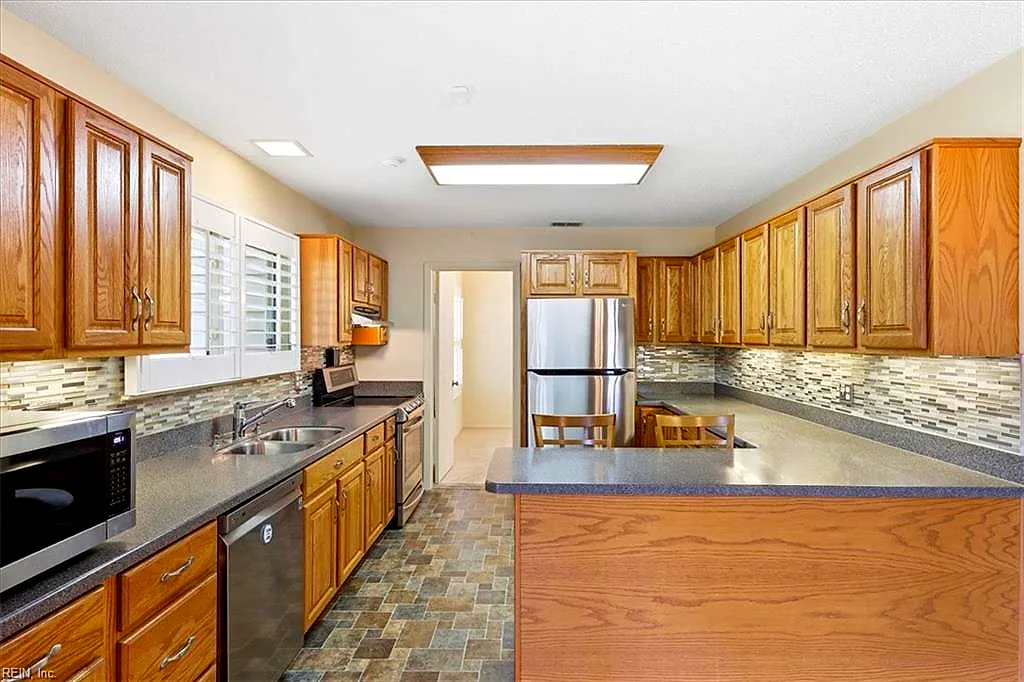 5204 Shorebreeze Ct, Virginia Beach — photo