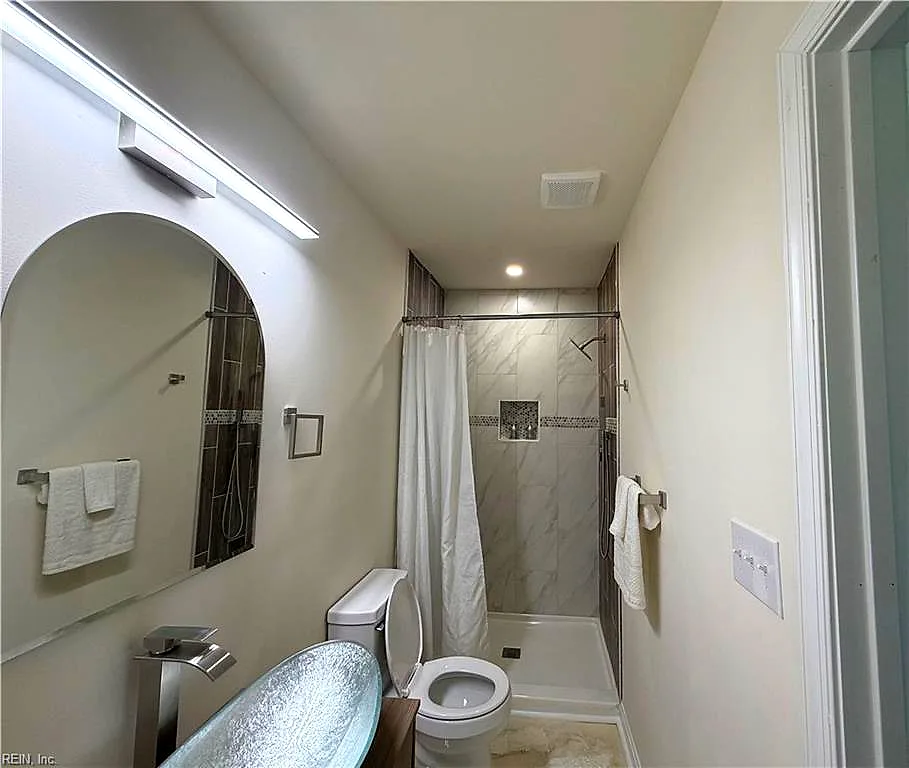 2441 Alder St, Norfolk — photo