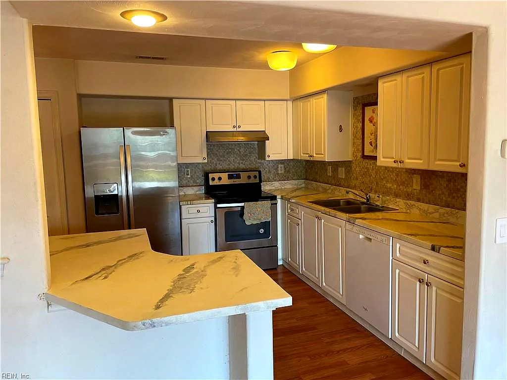137 Post Oak Rd, Yorktown — photo