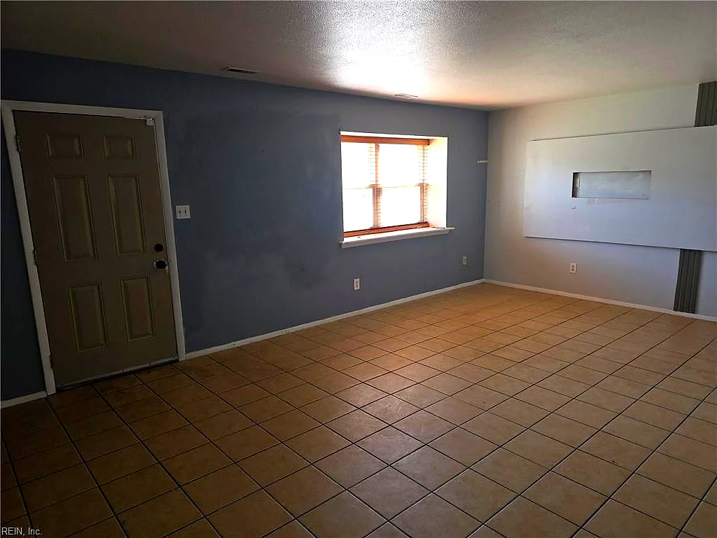 1053 Dubose Dr, Norfolk — photo