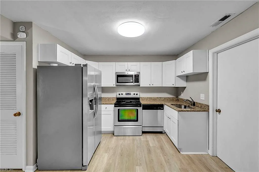 978 Level Green Blvd, Virginia Beach — photo
