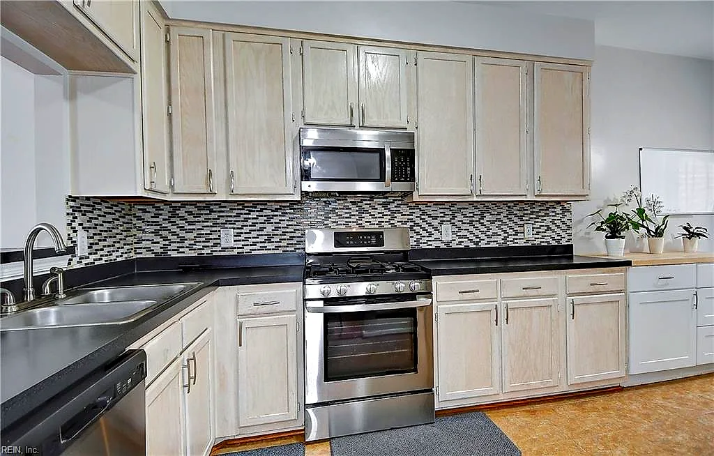 2641 Hartley St, Virginia Beach — photo