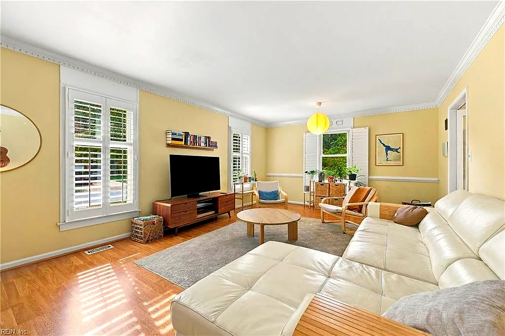 7371 Kirby Cres, Norfolk — photo