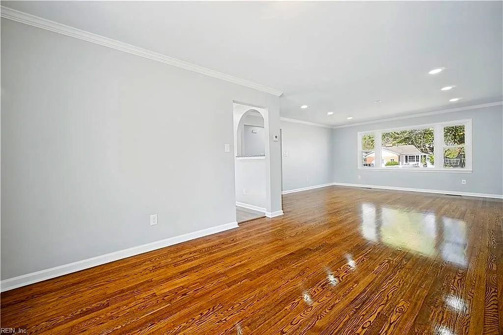 305 Shoreline Dr, Hampton — photo