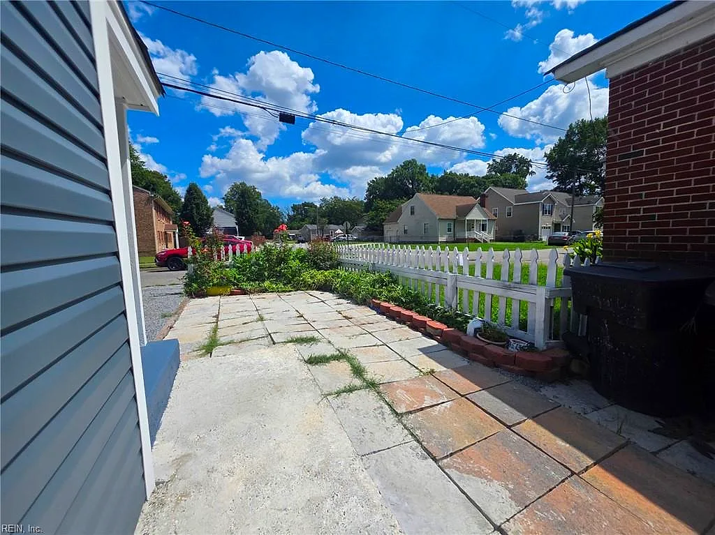 123 Wall St, Portsmouth — photo