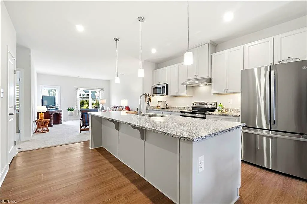 1047 Breakwater Trl, Carrollton — photo