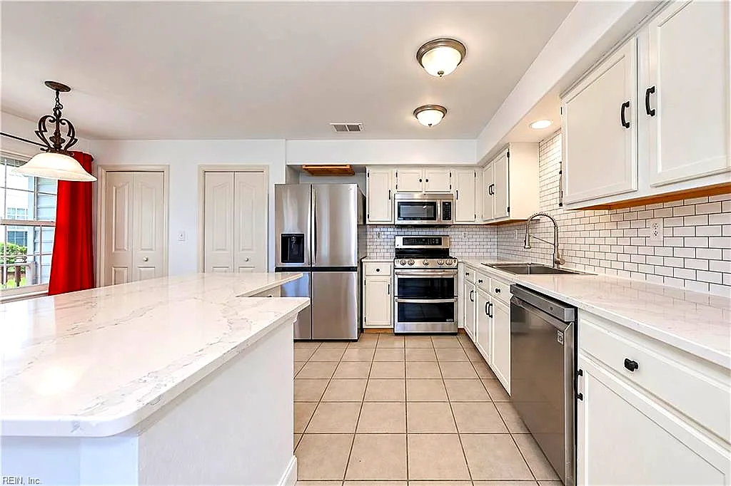 150 White Cedar Ln, Yorktown — photo