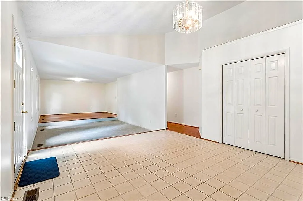 107 Sun Rise Way, Yorktown — photo