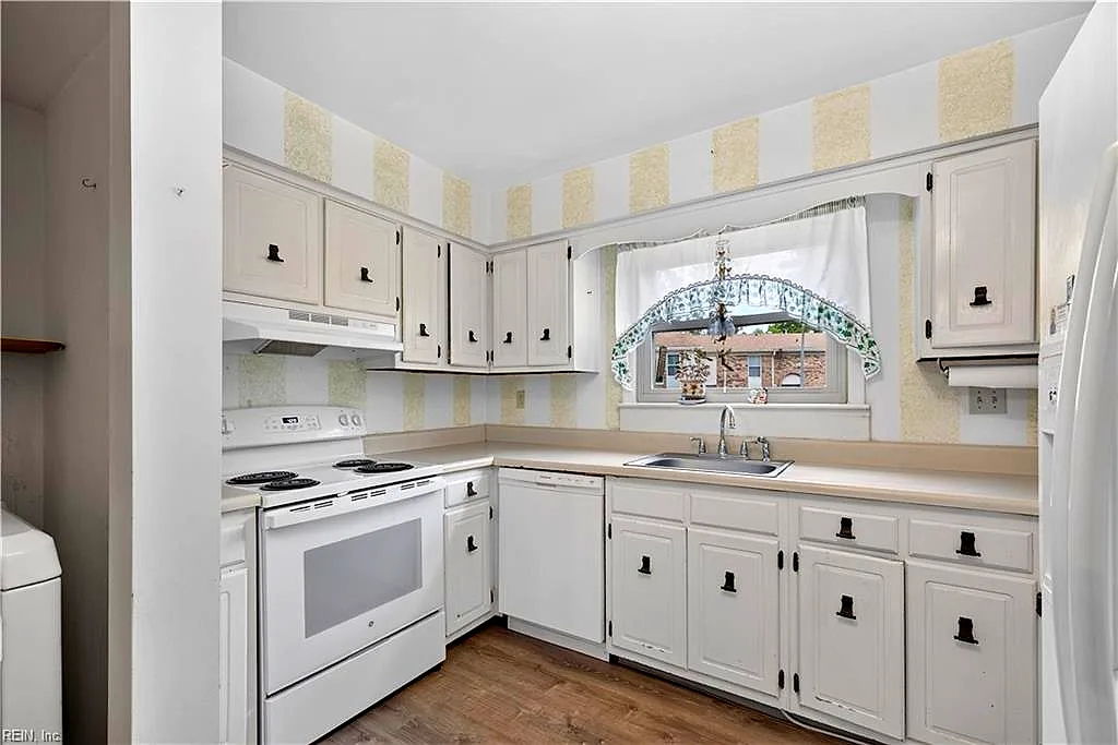 5027 Clairmont Court, Virginia Beach — photo