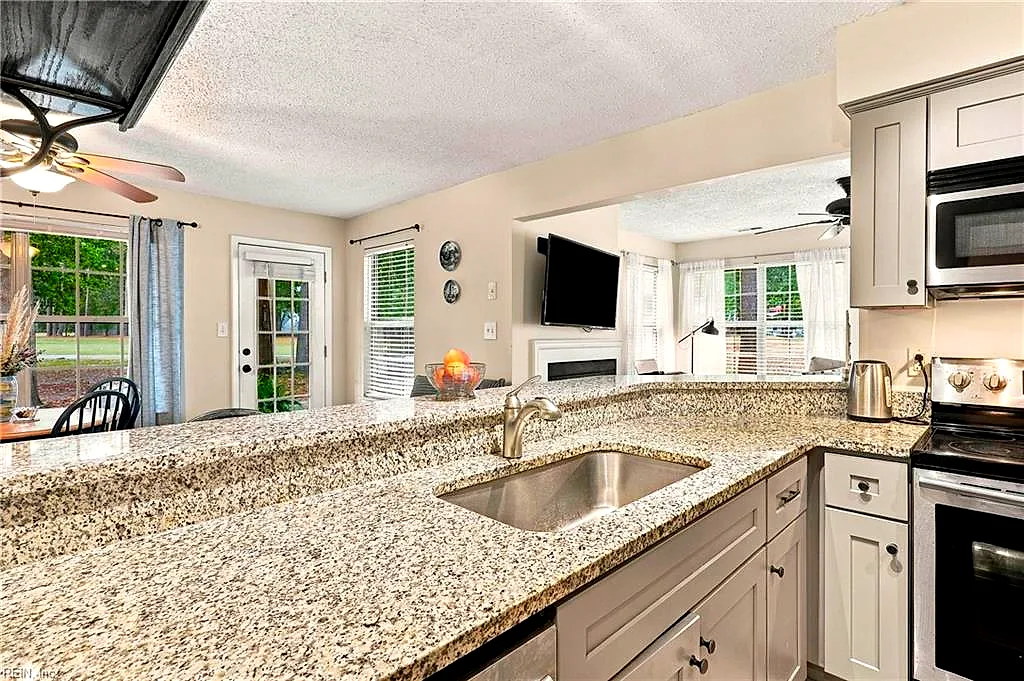 1013 Villas Ct #Ct, Virginia Beach — photo