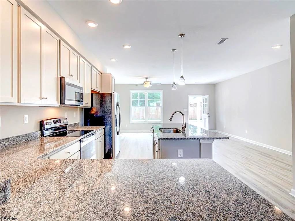 8218 Tidewater Dr, Norfolk — photo