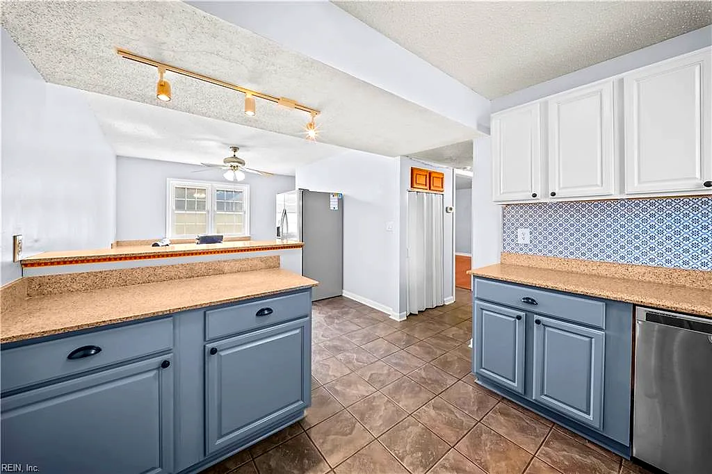 1 Ewell Ct, Hampton — photo