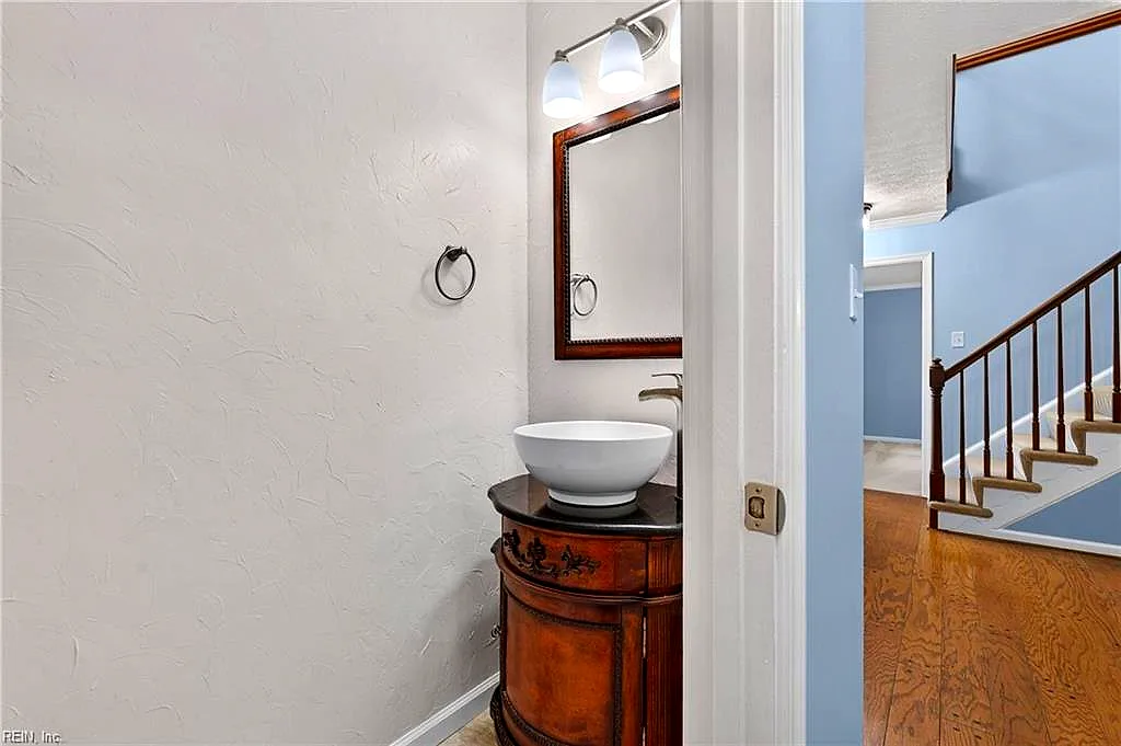 102 Sherwood Ln, Smithfield — photo