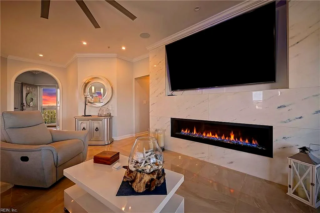 1044 Porte Harbour Arch #403, Hampton — photo