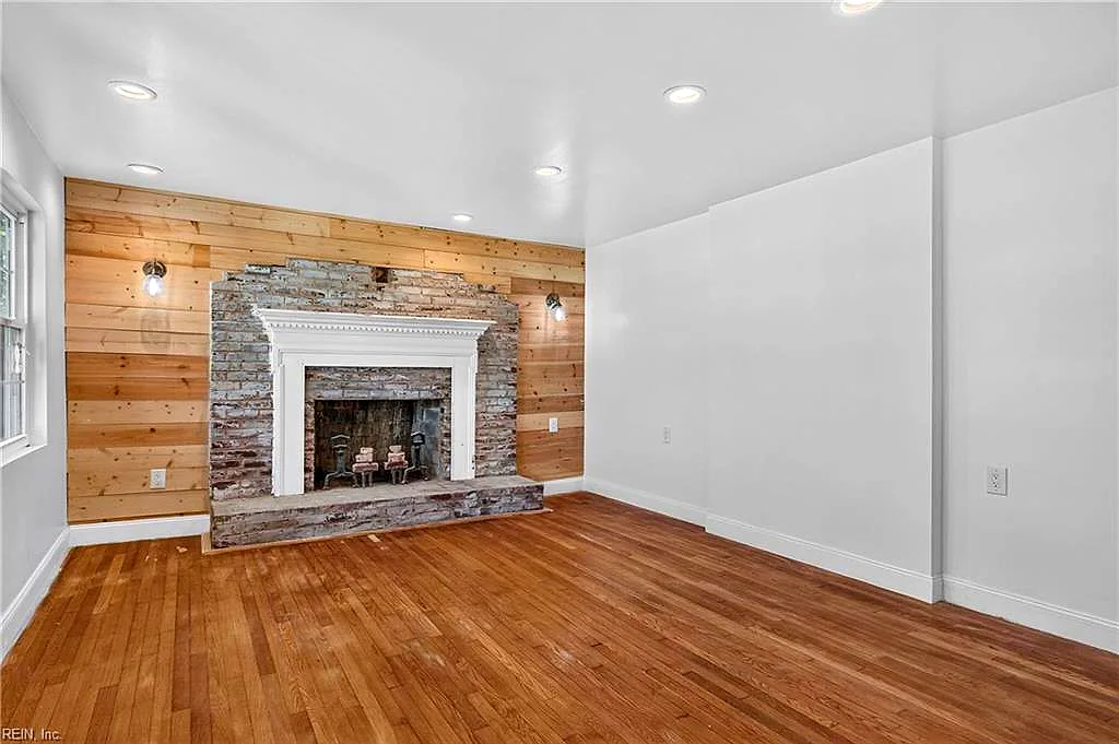 22630 Main St, Capron — photo