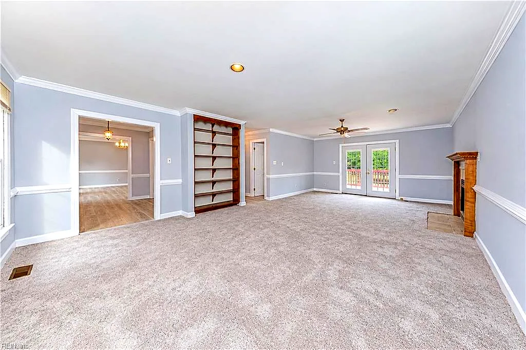 212 Crescent Dr, Williamsburg — photo