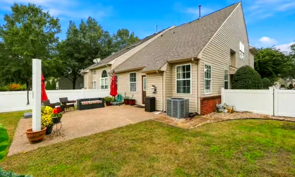 1037 Legends Way, Suffolk — photo