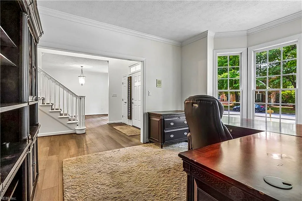101 Clayton Dr, Yorktown — photo