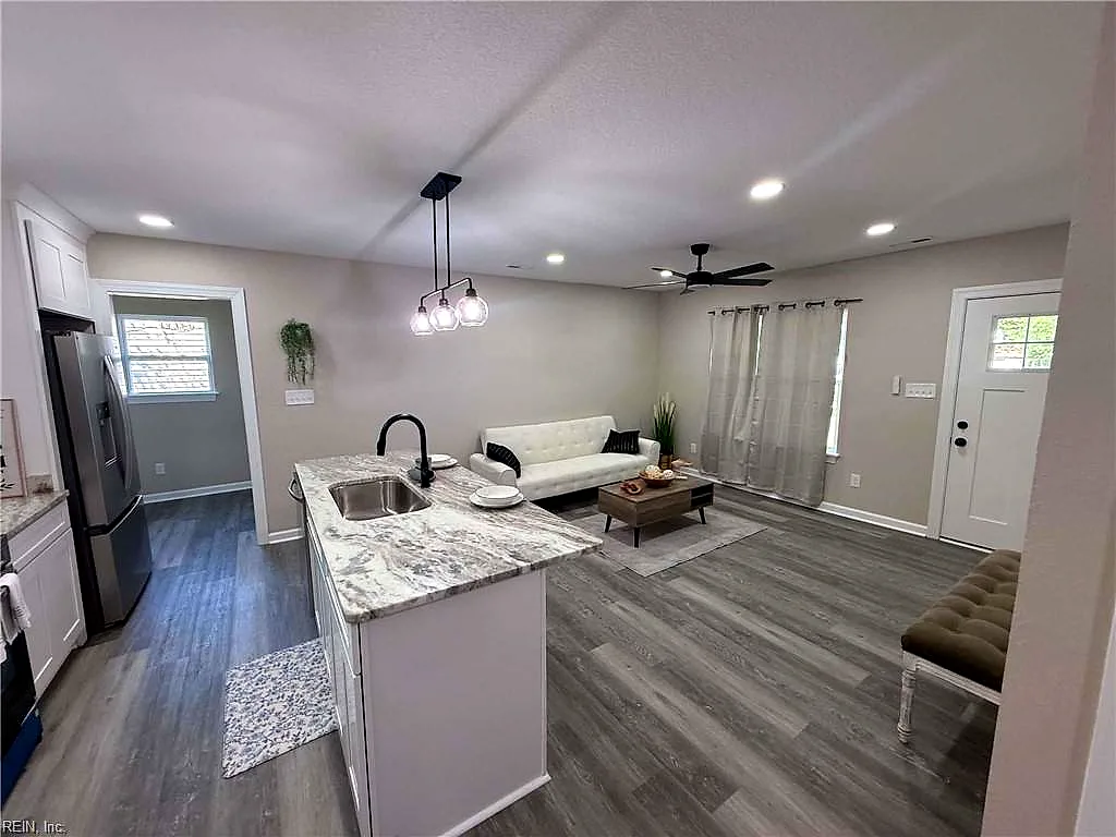 3323 Clark Cir, Norfolk — photo