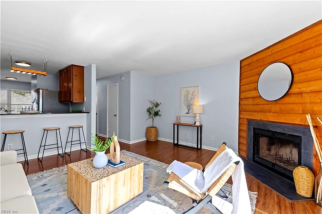500 Barberton Dr #208, Virginia Beach — photo