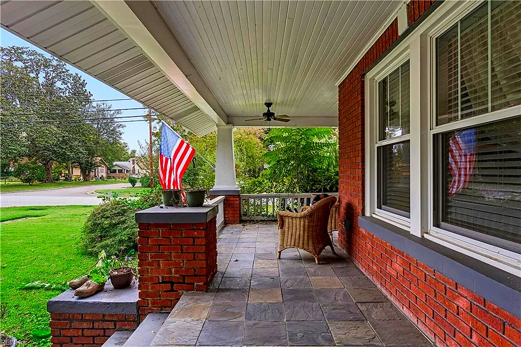 70 Cherry Ave, Hampton — photo