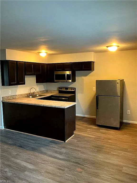 320 Ashlawn Dr #4, Norfolk — photo