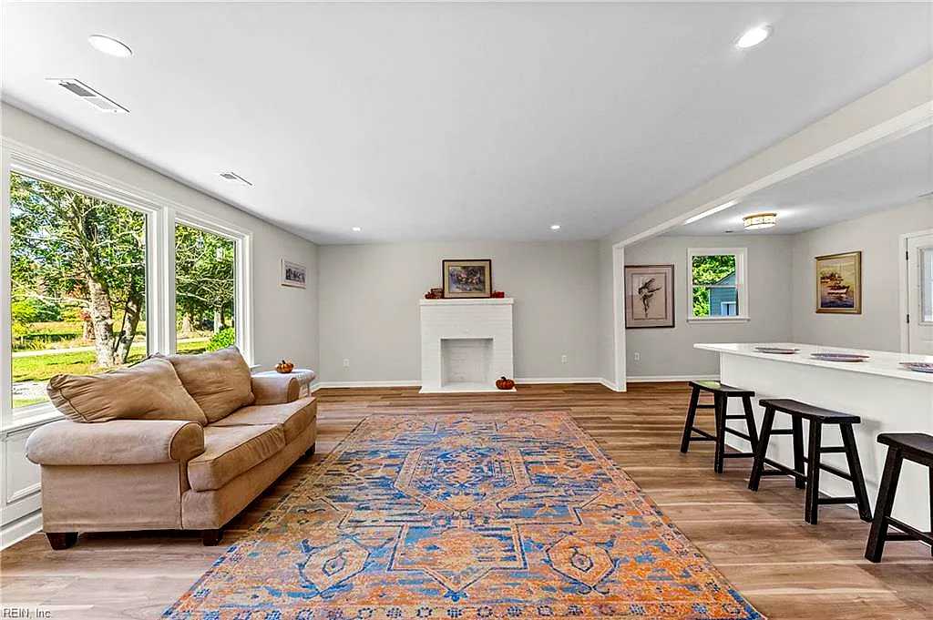 255 Chapel Neck Rd, North — photo