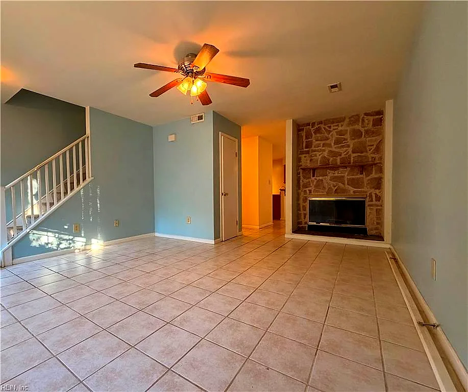 110 Heather Way #F, Yorktown — photo