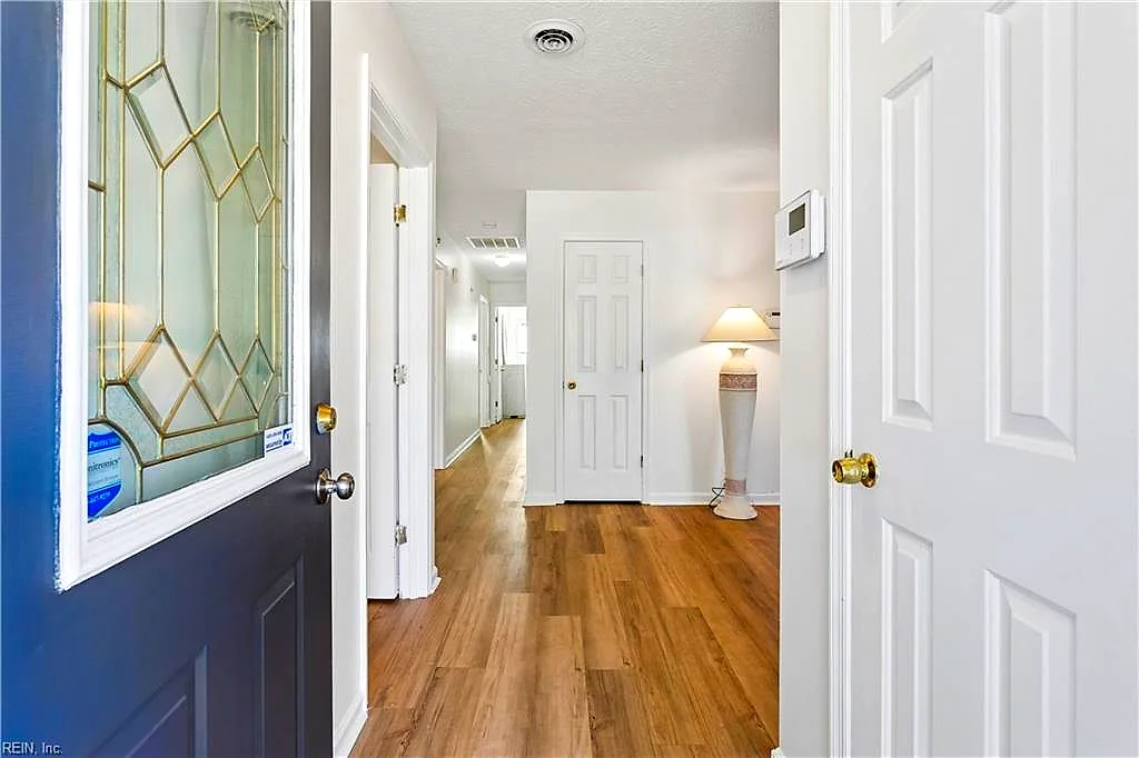 2 Easthill Ct, Hampton — photo