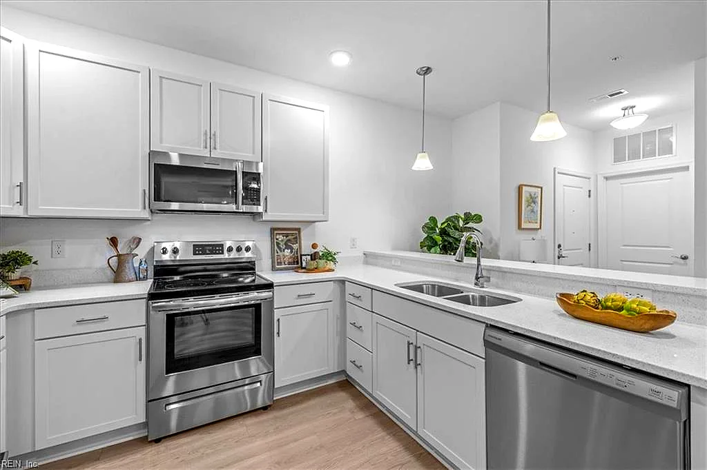 1733 Dromolin Dr #104, Virginia Beach — photo
