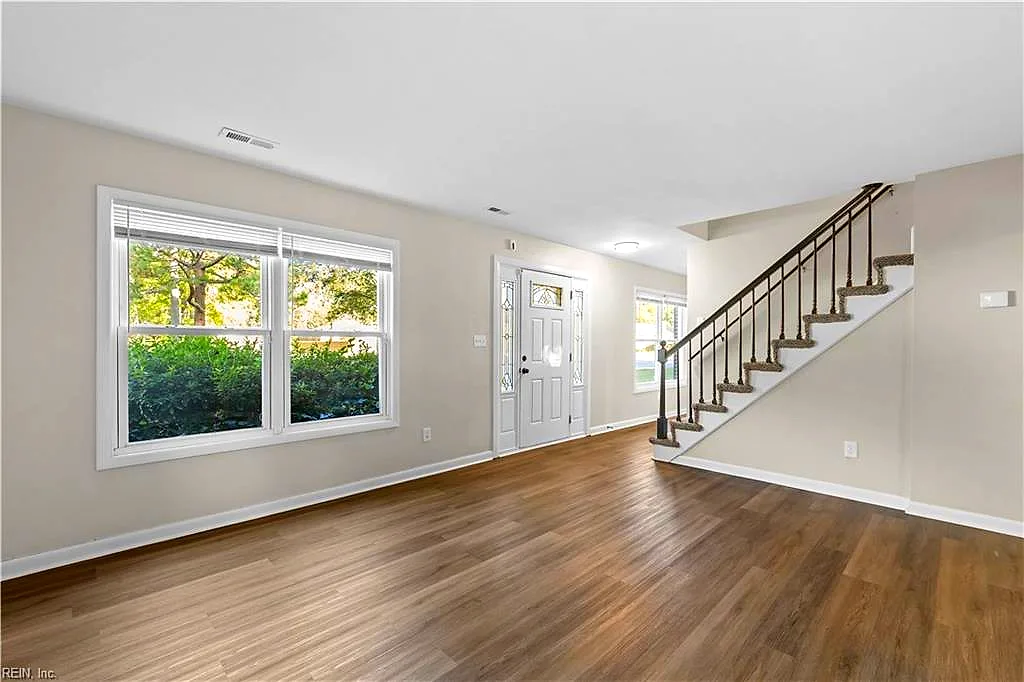 99 Fort Worth St, Hampton — photo