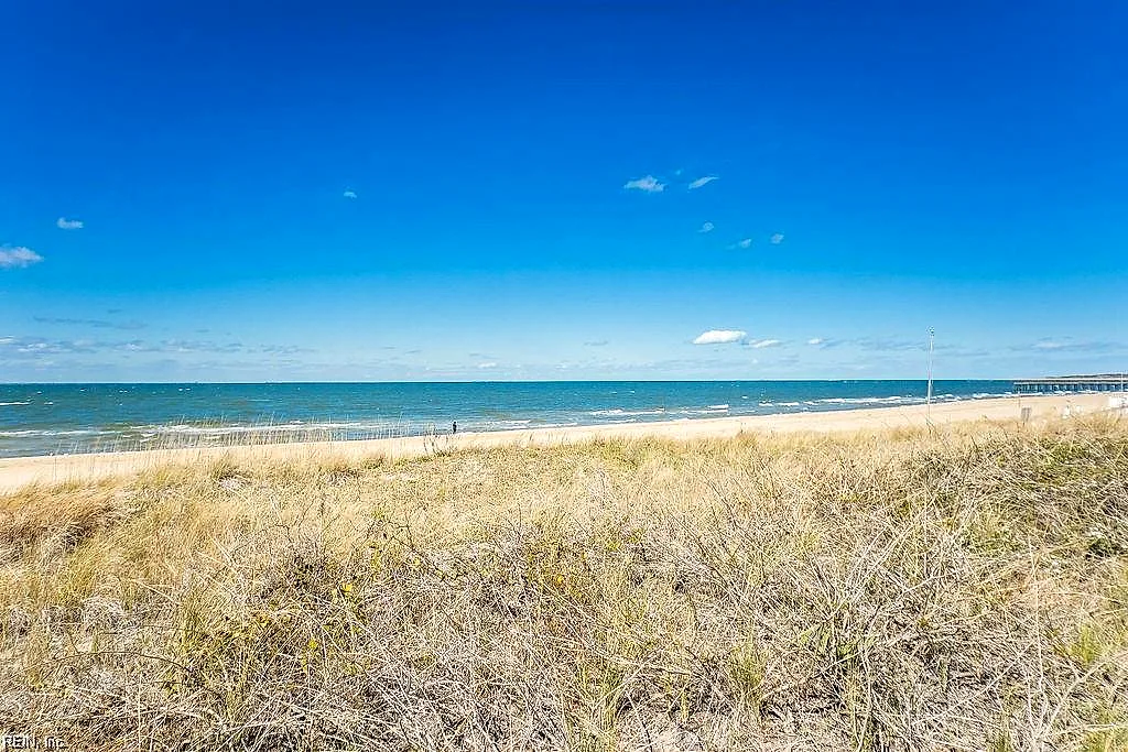 2308 Beach Castle Ln, Virginia Beach — photo