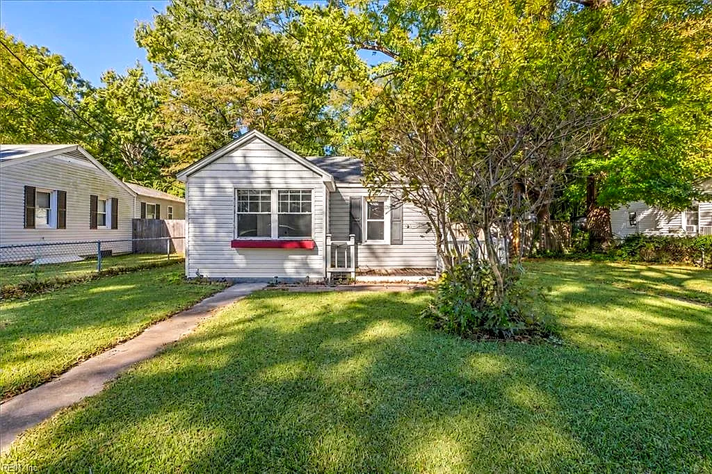 21 Pollux Cir E, Portsmouth — photo