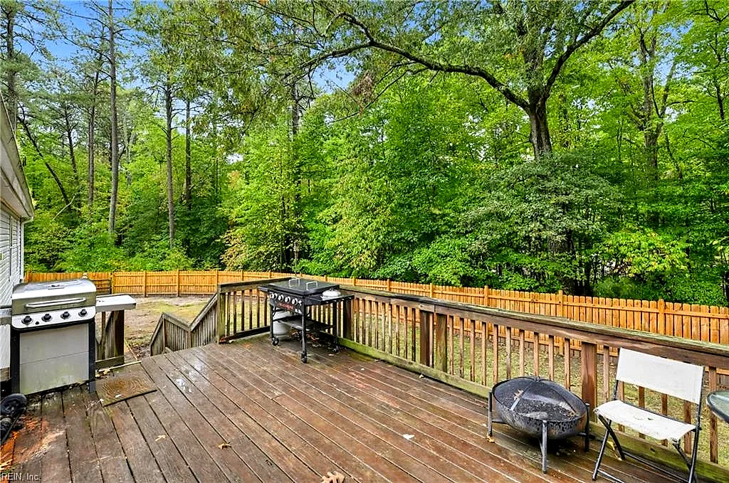 9935 Figg Shop Rd, Gloucester — photo